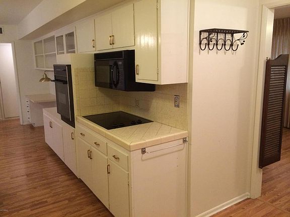 3rd image of 10866 W Canterbury Dr