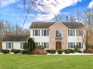 38 Sassinoro Dr, Putnam Valley, NY 10579