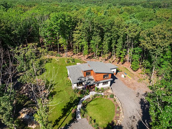 3rd image of 92 Flynn Lane