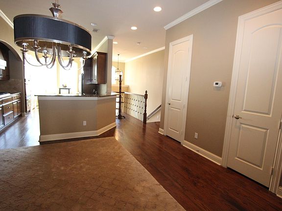 4th image of 4043 Throckmorton St