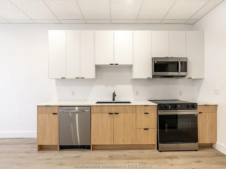 138 King St W #207 — Photo 21