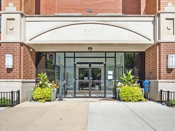 2nd image of 560 W Fulton St APT 303