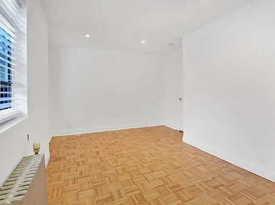 Rented by R New York | media 14