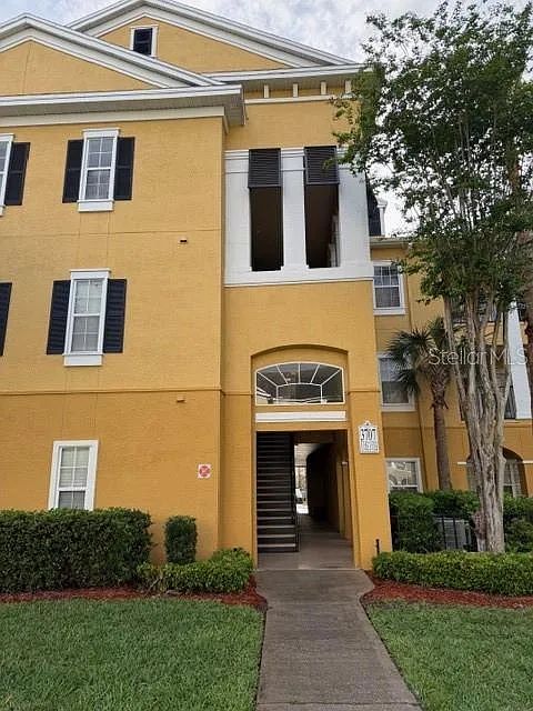 2 bed, 2.0 bath, 1174 sqft, $1,800 — Photo 2