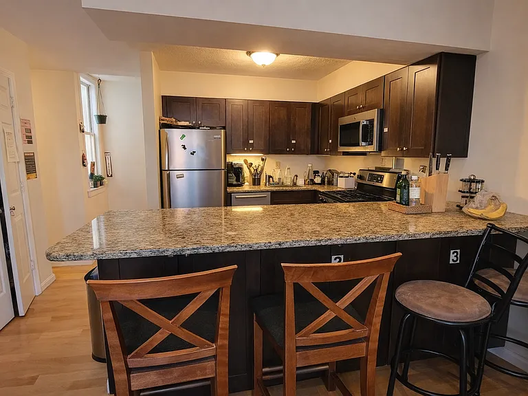 18 Belmont St #3 — Photo 2