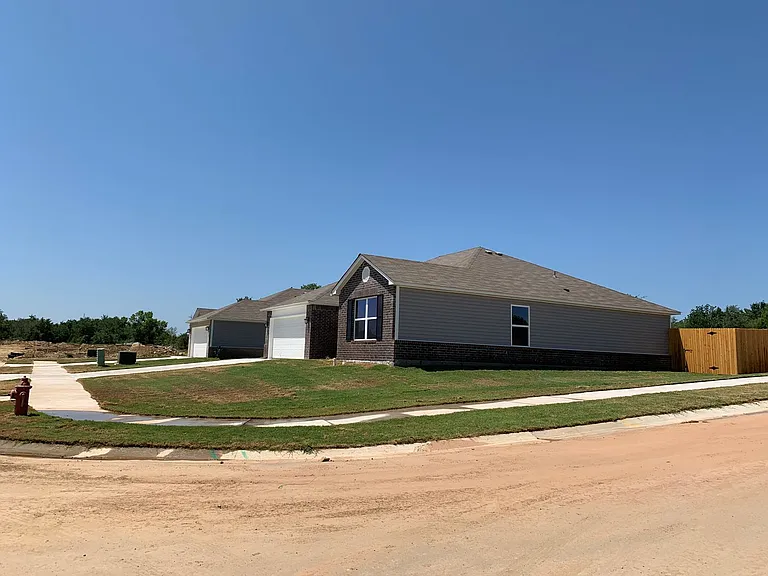 2001 S Amarillo Dr — Photo 19