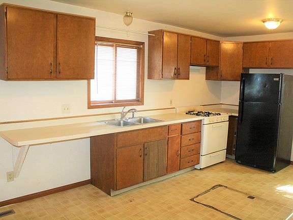 4th image of 822 7th St S #822