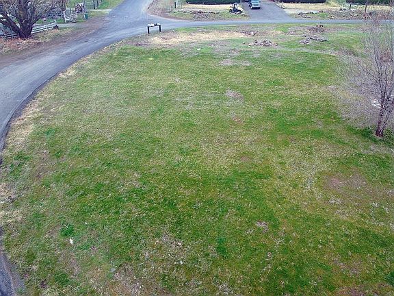 4th image of 40 Heath Dr