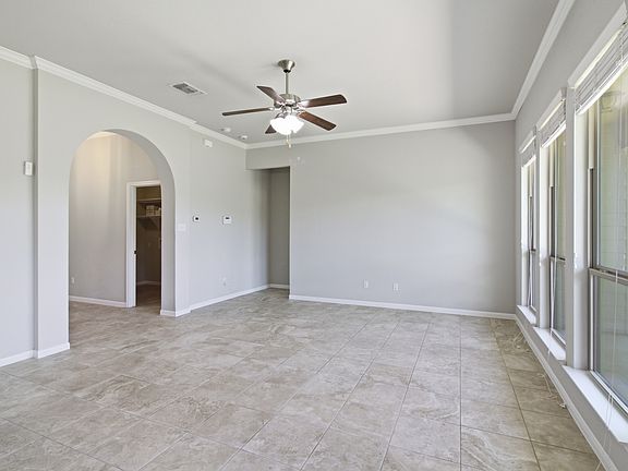 5th image of 5716 Blackstone Dr