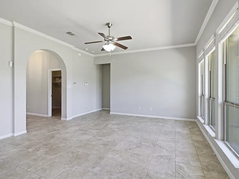 5716 Blackstone Dr — Photo 5