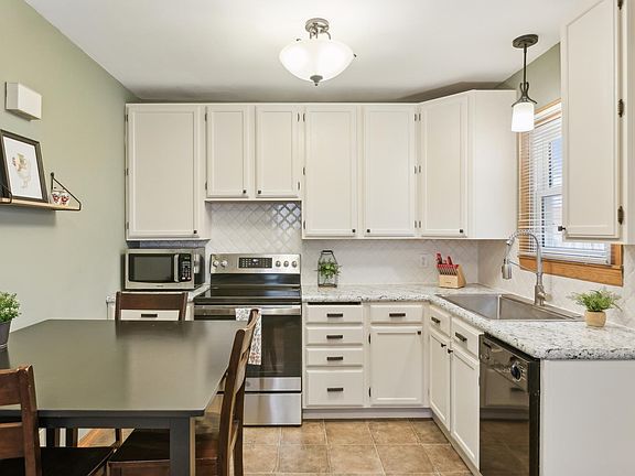 5th image of 3017 Kentucky Ave S