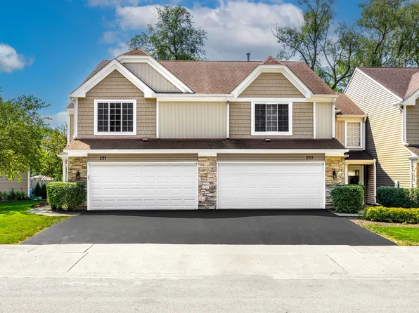 201 Locksley Dr, Streamwood, IL 60107