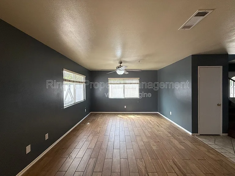 1540 Pyramid Ave — Photo 5