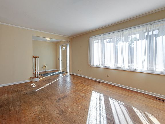 5th image of 303 N Lincoln Ave