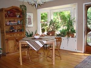 Dining area w/bay window