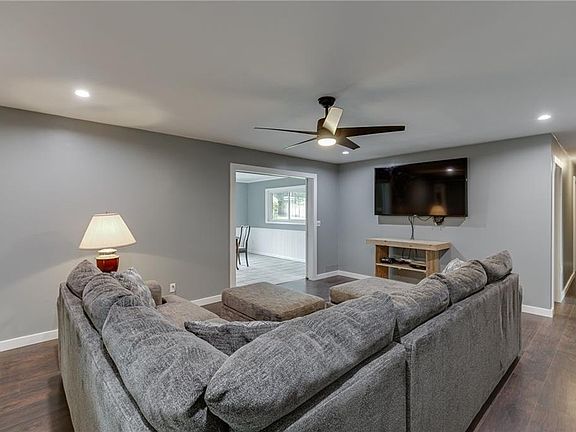 4th image of 3241 Montgomery Dr