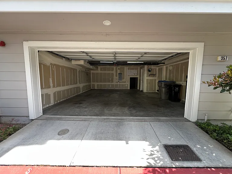 2 CAR GARAGE