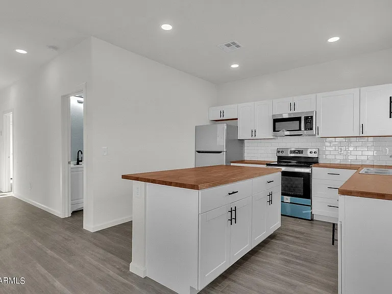 220 4th Ave E #2 — Photo 3