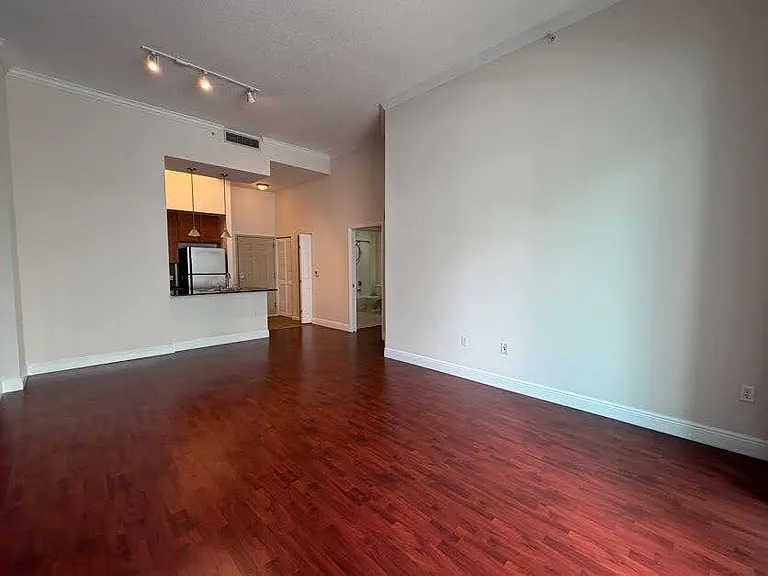 2000 N Bayshore Dr #126 — Photo 6