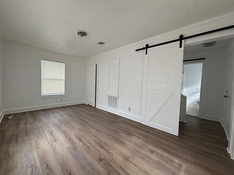 969 Wakefield Dr — Photo 4