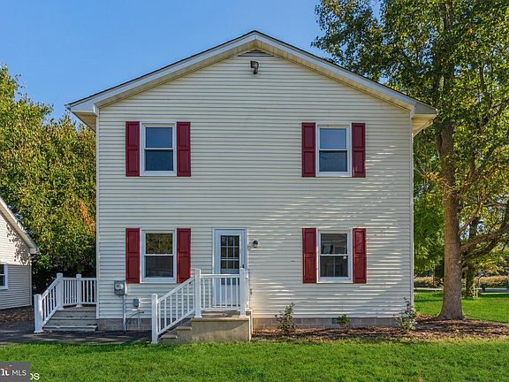 2nd image of 528 Victoria Dr