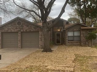 6211 Mercedes Dr, Arlington, TX 76001