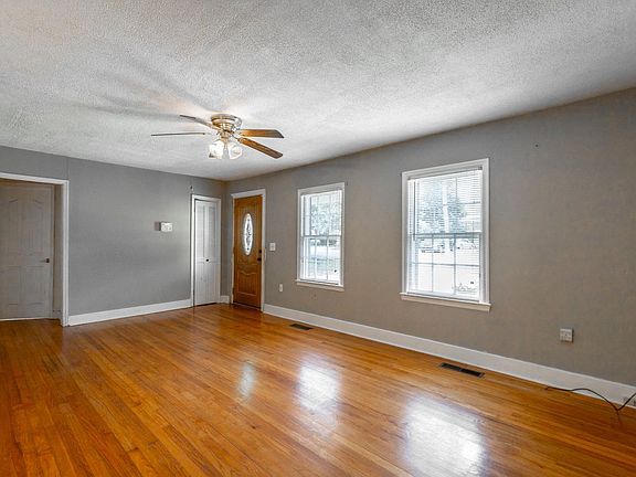 5th image of 1205 Fairway Dr SW