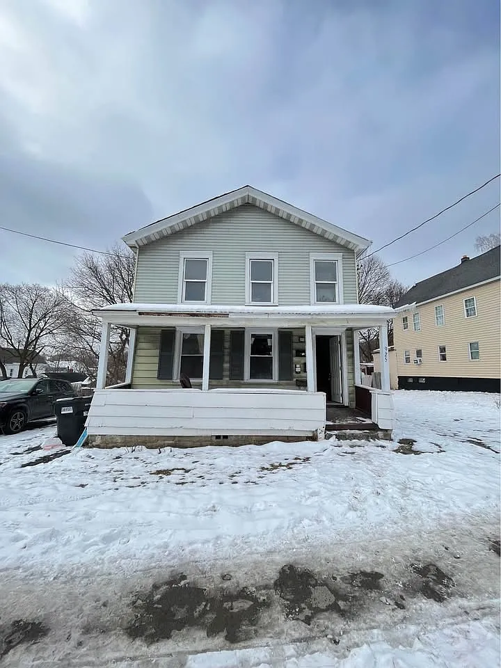 2 bed, 900 sqft, $950 — Photo 1