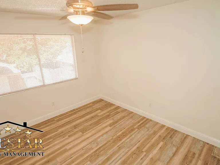 904 Valhalla Dr — Photo 15