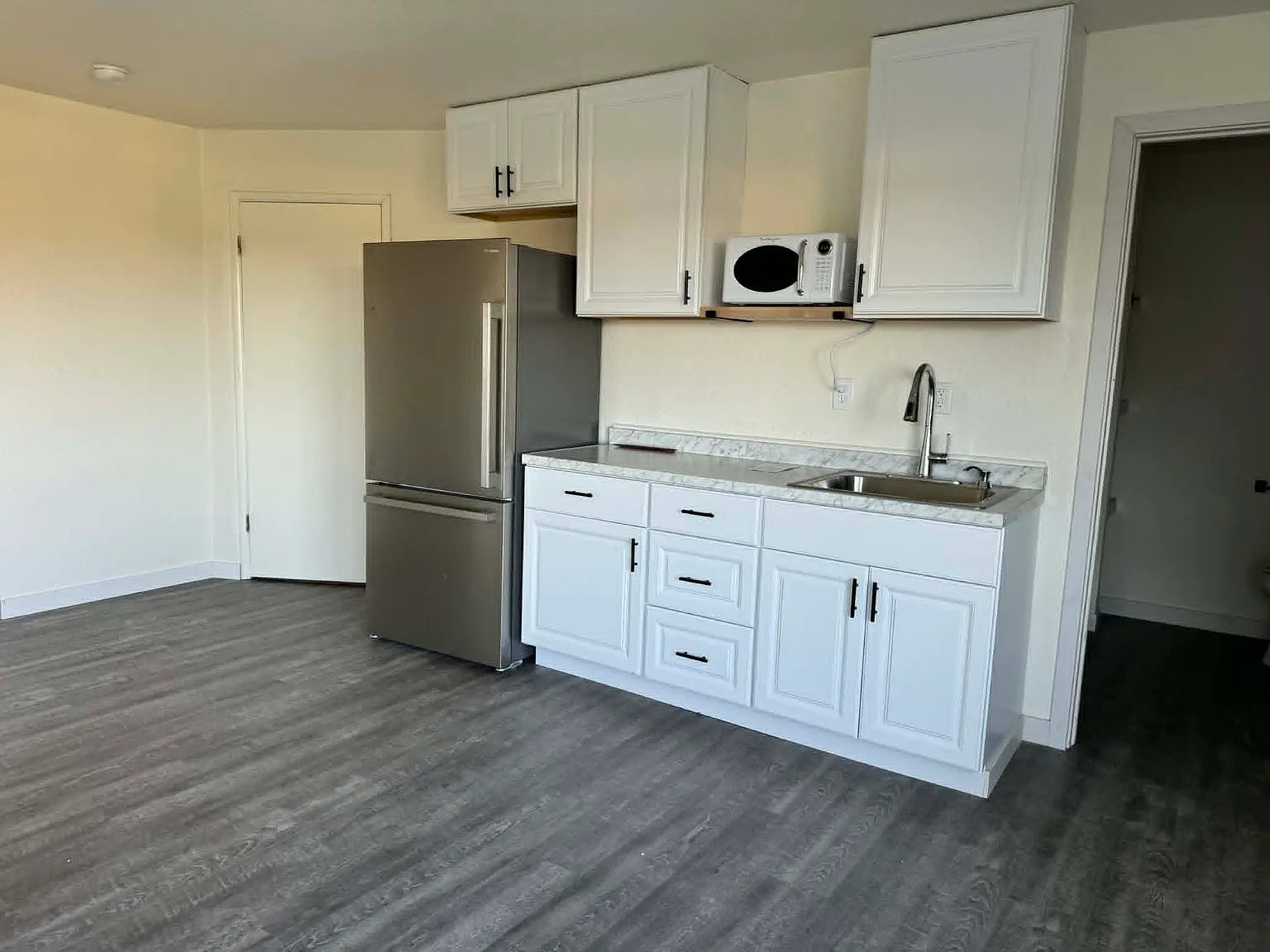 1 bed, 650 sqft, $1,900 — Photo 4