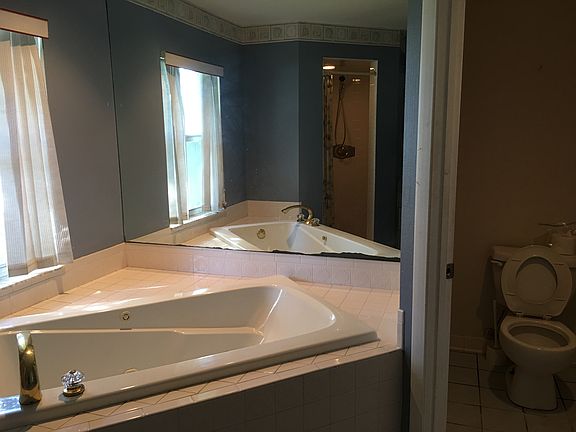 4th image of 6335 Wisteria Ln
