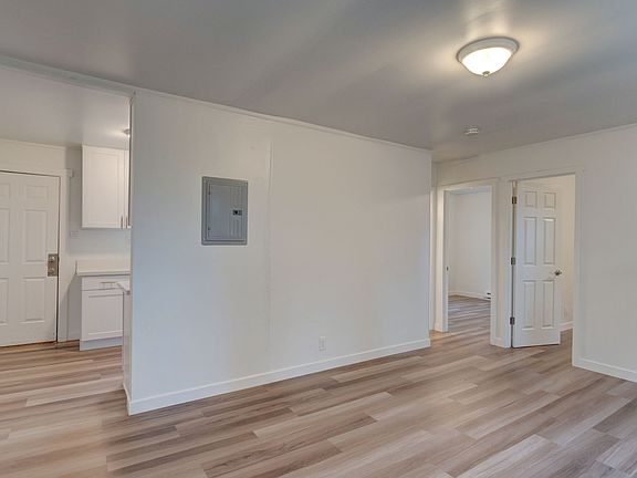 3rd image of 966 Yvonne Ave APT 2
