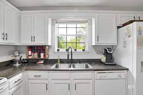 157 Oakwood Ave Photo 1
