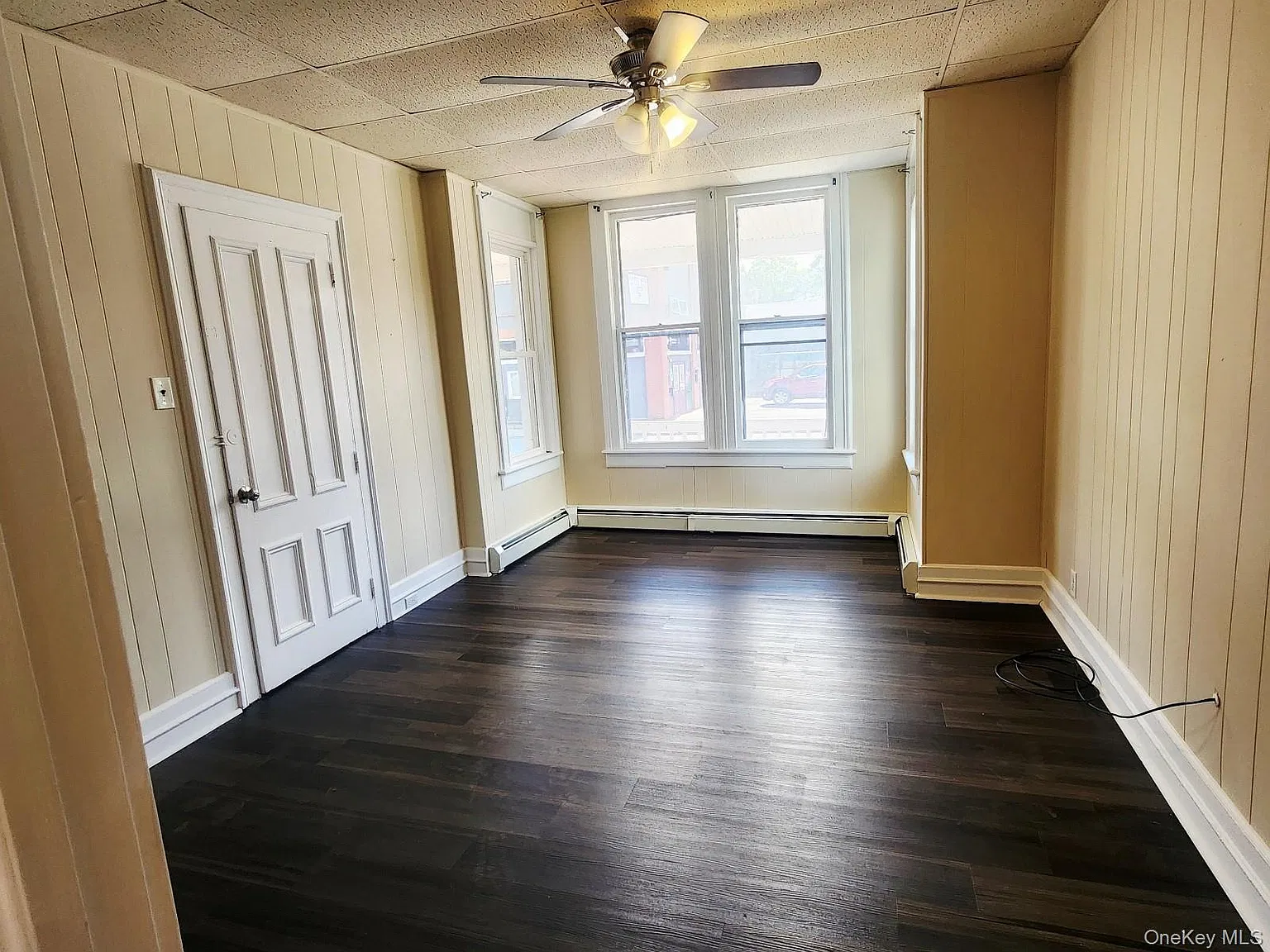 3 bed, 1.0 bath, 1272 sqft, $1,850 — Photo 3