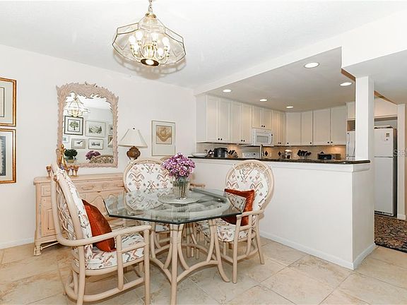 3rd image of 1055 W Peppertree Dr #605AA