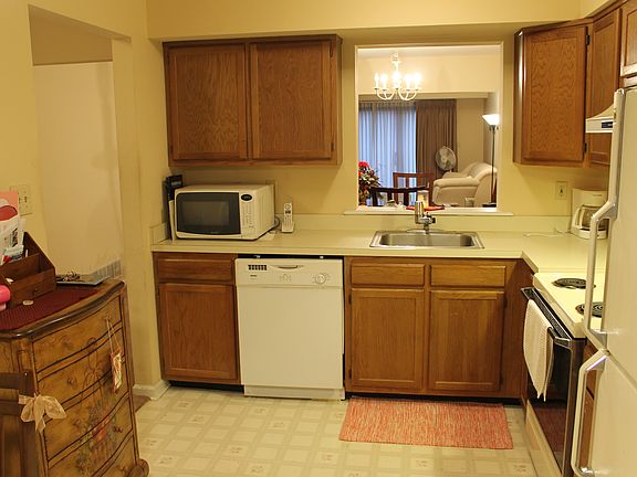 3rd image of 207 Allens Ln #1318