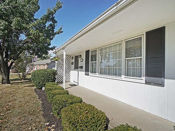 3rd image of 634 Crestview Dr