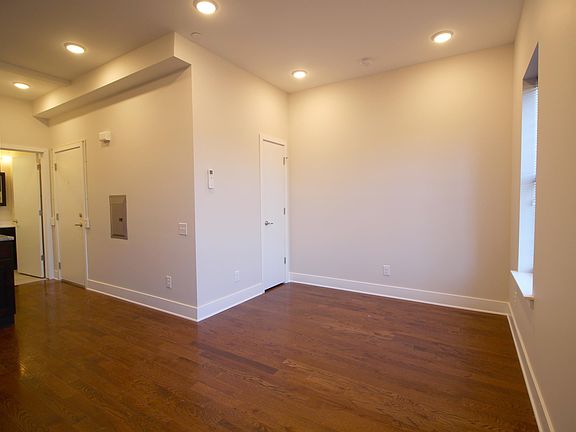 5th image of 307 Perry St #D