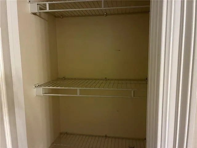 105 S Gate Dr — Photo 14