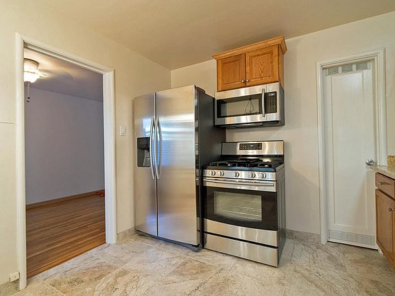 3rd image of 860 Live Oak Ave APT 2