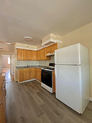 4th image of 948 E 77th St Floor 2