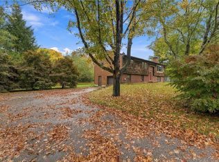 4 Grancera Dr, Hope Valley, RI 02832