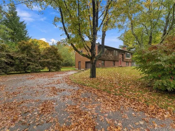 4 Grancera Dr, Hope Valley, RI 02832