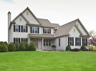 N75W28753 Coldstream Dr, Hartland, WI 53029