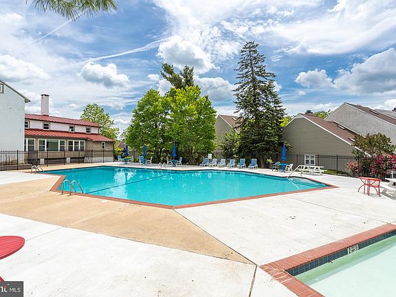4th image of 903 Whitehall Ct