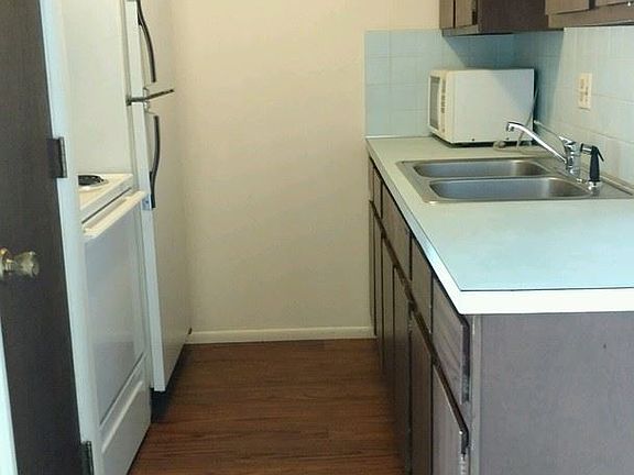 4th image of 233 Robinhood Ln APT 7