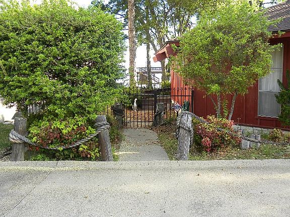 3rd image of 262 Harbor Dr