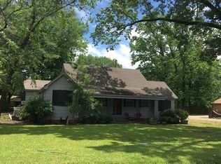 111 S McSweyn Pl, Bruce, MS 38915