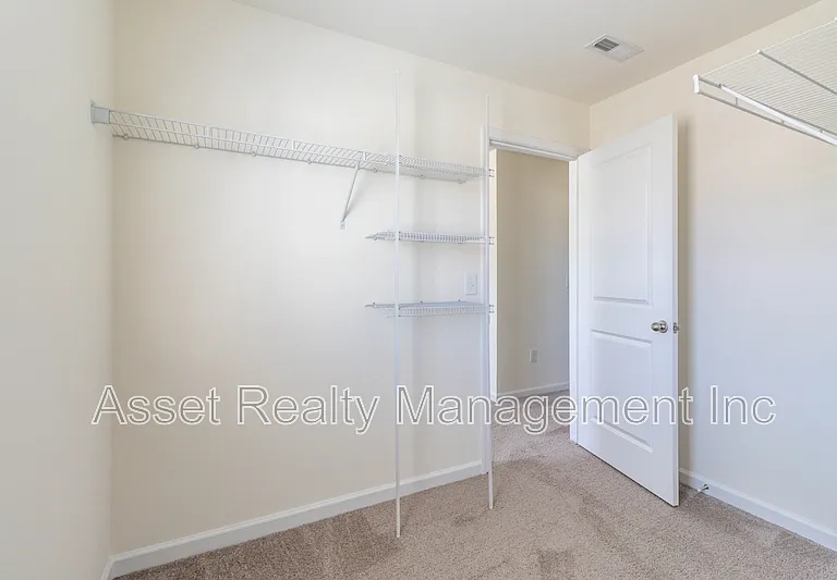 2063 Southwood Cir — Photo 31