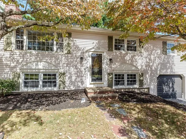 31 Cedar Dr, West Warwick, RI 02893